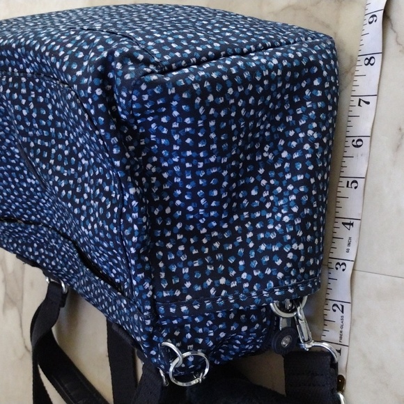 Kipling purse with monkey keychain. - Picture 12 of 16